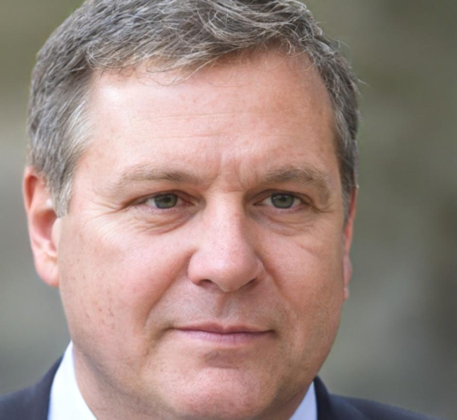 Portrait of Drystan Kirkwood, co-founder of Colonest